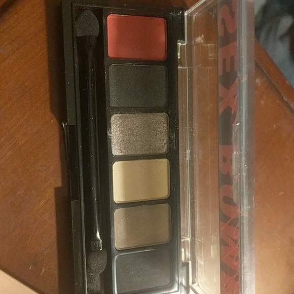 Nyx Femme fatale Sex Bomb palette - Picture 2 of 2